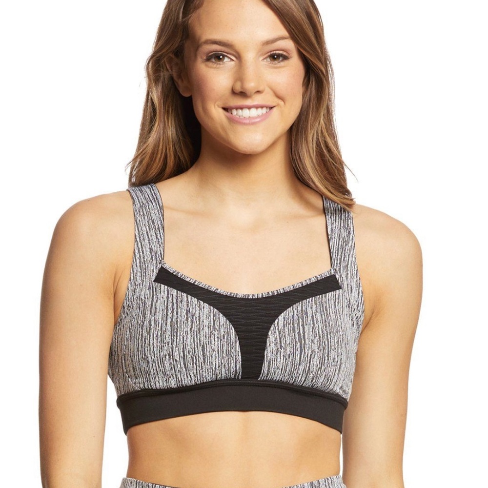 Cross back sports bra